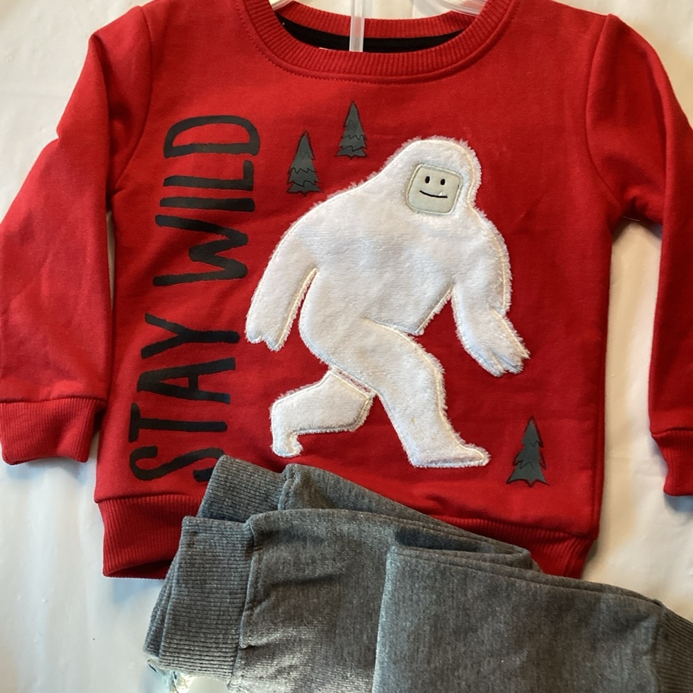 Kidgets Vibrant Red and Soft Gray Yeti Set